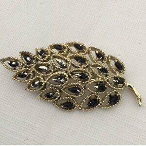 Vintage GERRYS Leaf Black Enameled Gold Tone Brooch Pin